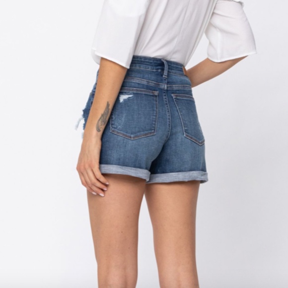 Judy Blue Mid Rise STAR PATCH SHORTS - Picture 5 of 6